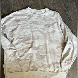 American Eagle loose fit tan army print crew neck sweater. Size Large